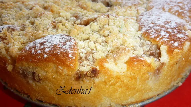 Crumb-topped fruit cake with sour cream filling