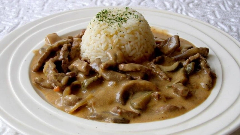 Beef stroganov with rice