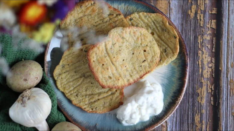 Baked potato pancakes with dip