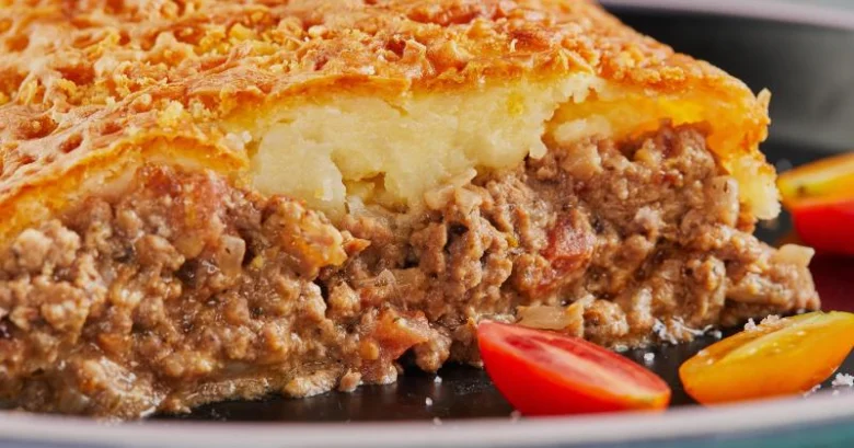 Kousek pečeného mletého masa s křupavou vrstvou
