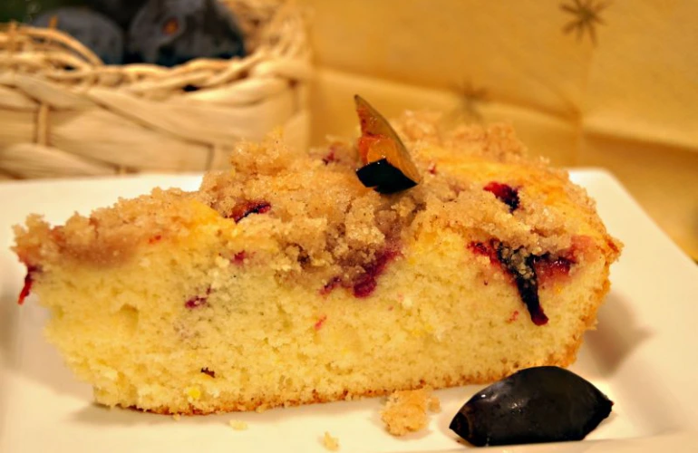 Slice of crumb cake with fruit