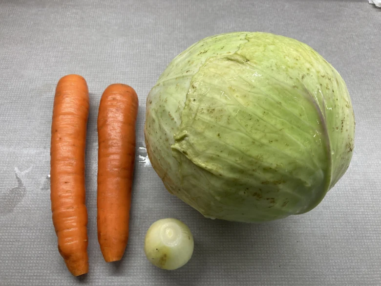 Kaleba s mrkví pro originální coleslaw salát