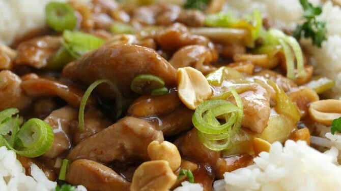 Kung pao chicken dish