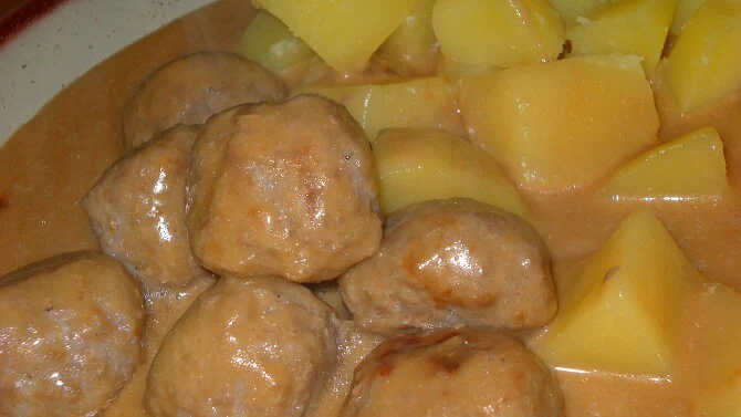 Swedish meatballs with potatoes in sauce