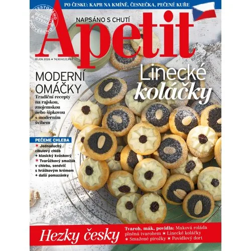 České sladké sušenky s makem a mandlí na talíři.