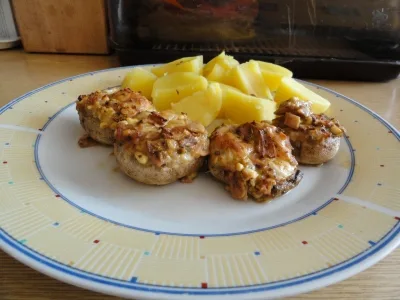 Stuffed mushrooms with ham and cheese