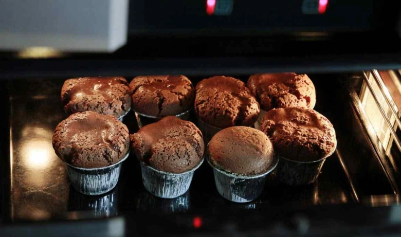 Čokoládové muffiny pečené v troubě s výborným výsledkem.