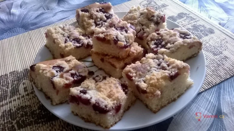 Pozorovka bublaniny s drobenkou na talíři