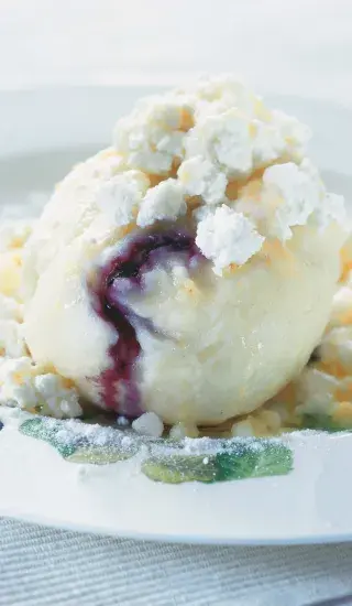 Steamed dumplings with jam and cheese