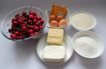 Ingredience pro třešňové koláče s tvarohem: třešeň a máslo.
