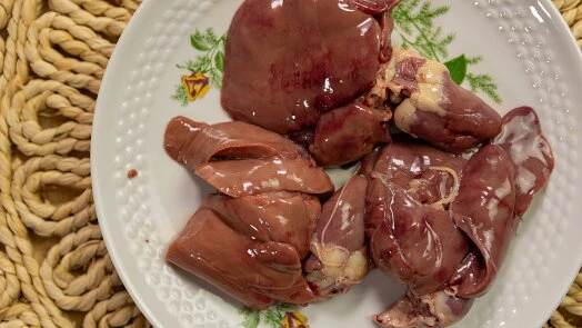 Surová vepřová játra připravená na recept minutková pikantní.