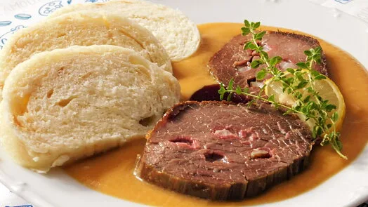 Roasted meat with gravy and bread