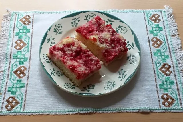 Cheesecake slices on plate