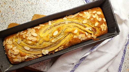 Banana loaf with almonds