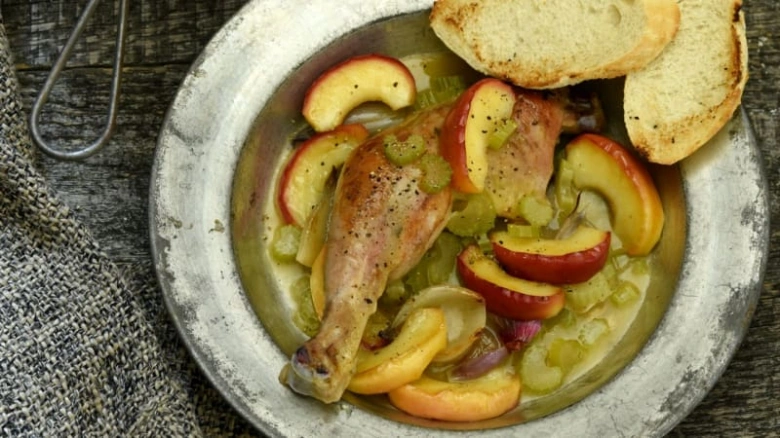 Roasted chicken leg with fruit and bread