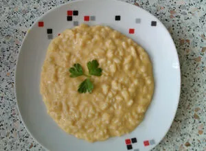 Pea risotto with parsley garnish