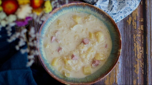 Sour soup with ham and potatoes